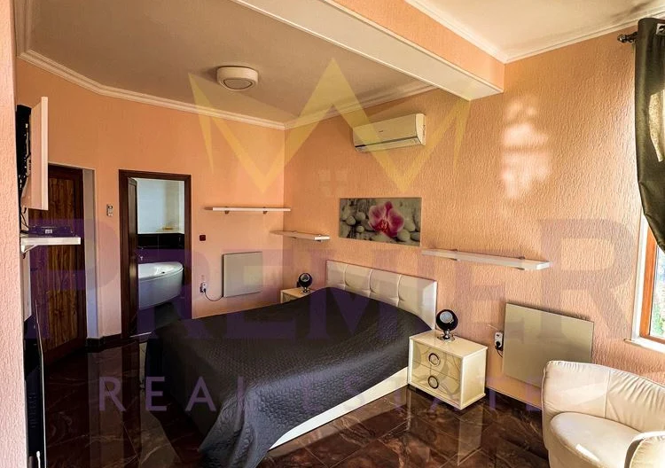 Луксозна триетажна къща в село Оброчище - - снимка 6 - Имоти Премиер