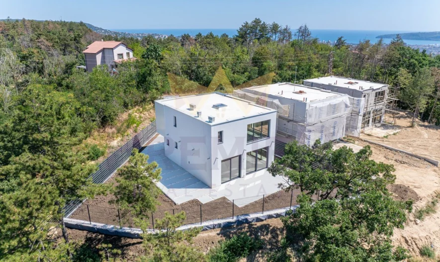 Луксозни къщи с ТОП ПАНОРАМА КЪМ ЦЕЛИЯТ ГРАД в м-т Пчелина, гр. Варна -  - снимка 34 - Имоти Премиер
