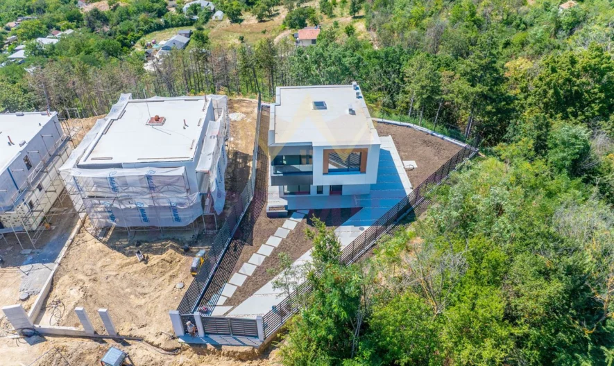 Луксозни къщи с ТОП ПАНОРАМА КЪМ ЦЕЛИЯТ ГРАД в м-т Пчелина, гр. Варна -  - снимка 36 - Имоти Премиер