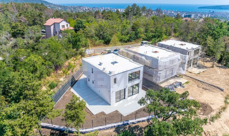 Луксозни къщи с ТОП ПАНОРАМА КЪМ ЦЕЛИЯТ ГРАД в м-т Пчелина, гр. Варна -  - снимка 39 - Имоти Премиер