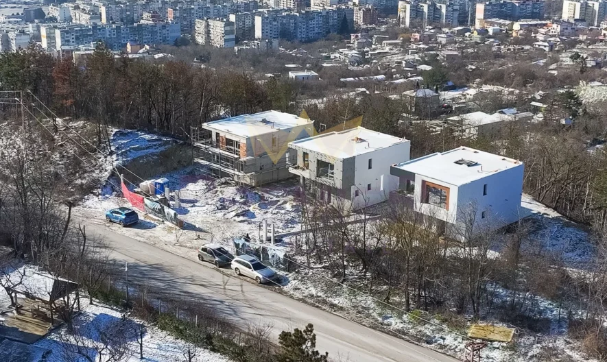 Луксозни къщи с ТОП ПАНОРАМА КЪМ ЦЕЛИЯТ ГРАД в м-т Пчелина, гр. Варна -  - снимка 4 - Имоти Премиер