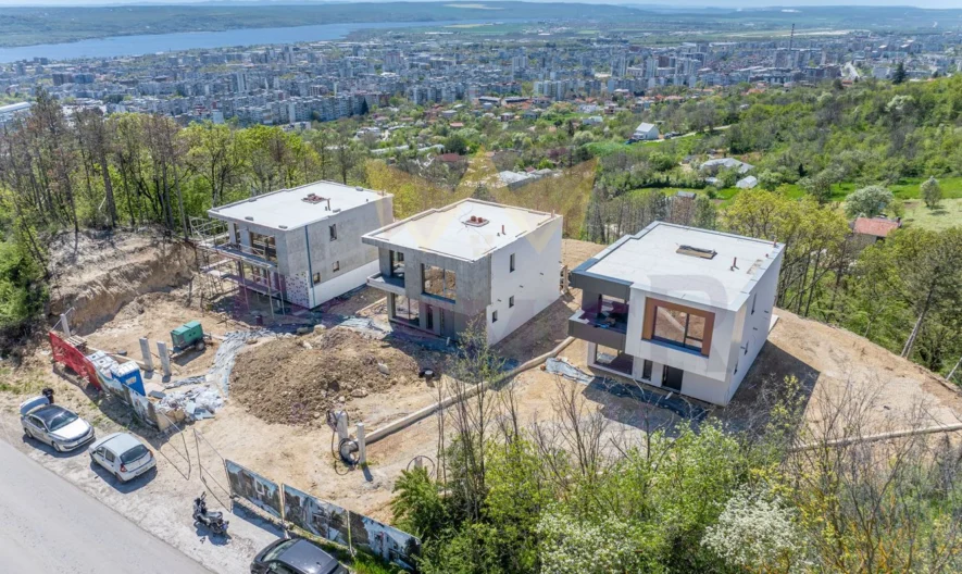 Луксозни къщи с ТОП ПАНОРАМА КЪМ ЦЕЛИЯТ ГРАД в м-т Пчелина, гр. Варна -  - снимка 40 - Имоти Премиер