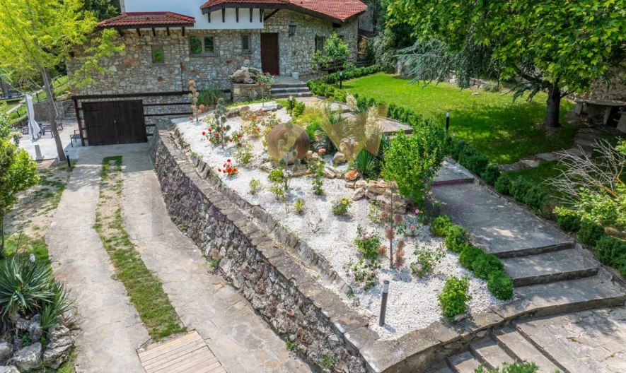 Луксозно имение в село Рогачево - - снимка 44 - Имоти Премиер