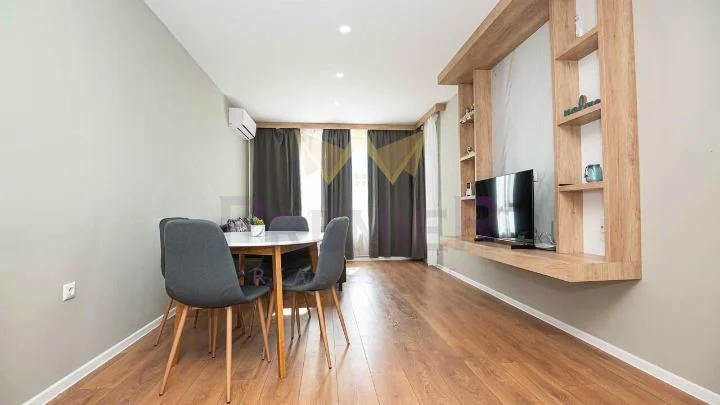 Луксозно обзаведен двустаен апартамент с впечатляваща морска гледка - - снимка 1 - Имоти Премиер