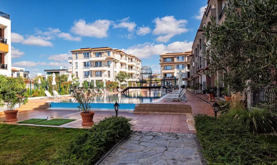 Луксозно обзаведен двустаен апартамент с впечатляваща морска гледка - - снимка 21 - Имоти Премиер