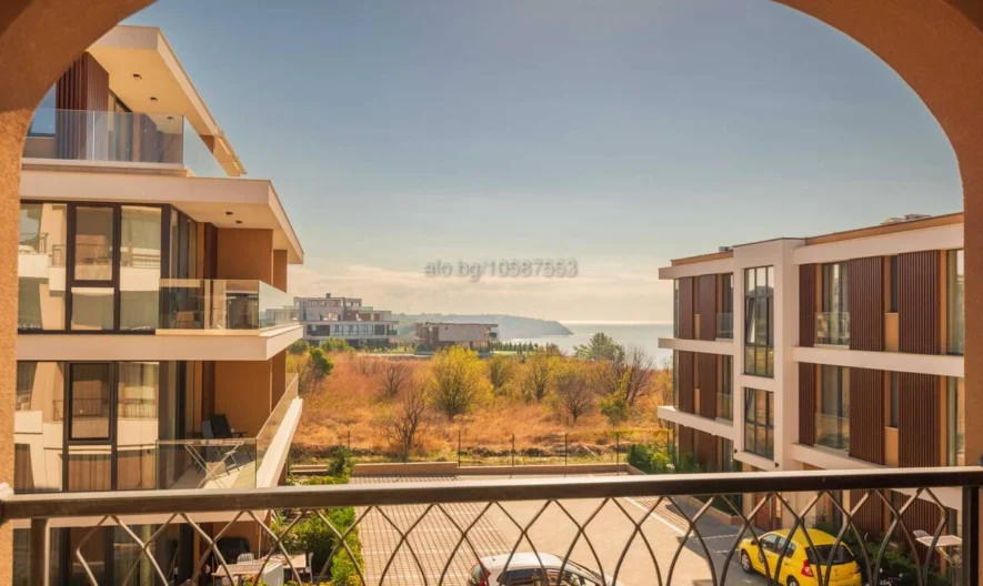 Луксозно обзаведен двустаен апартамент с впечатляваща морска гледка - - снимка 9 - Имоти Премиер