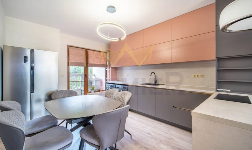 ЛУКСОЗНО ОБЗАВЕДЕН ТРИСТАЕН АПАРТАМЕНТ -  - снимка 1 - Имоти Премиер