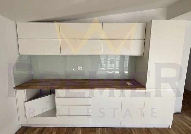 Луксозно обзаведен тристаен апартамент в Идеален Център -  - снимка 10 - Имоти Премиер