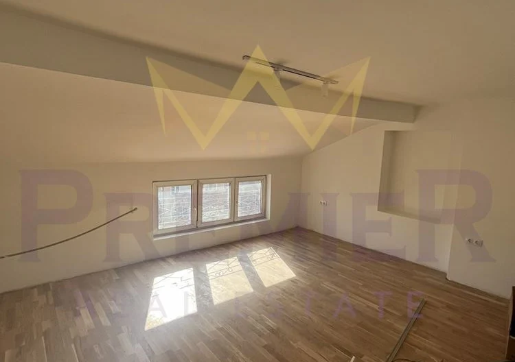 Луксозно обзаведен тристаен апартамент в Идеален Център - - снимка 12 - Имоти Премиер