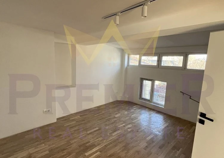 Луксозно обзаведен тристаен апартамент в Идеален Център -  - снимка 13 - Имоти Премиер