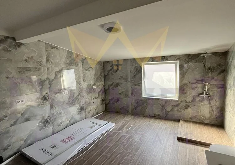 Луксозно обзаведен тристаен апартамент в Идеален Център - - снимка 9 - Имоти Премиер