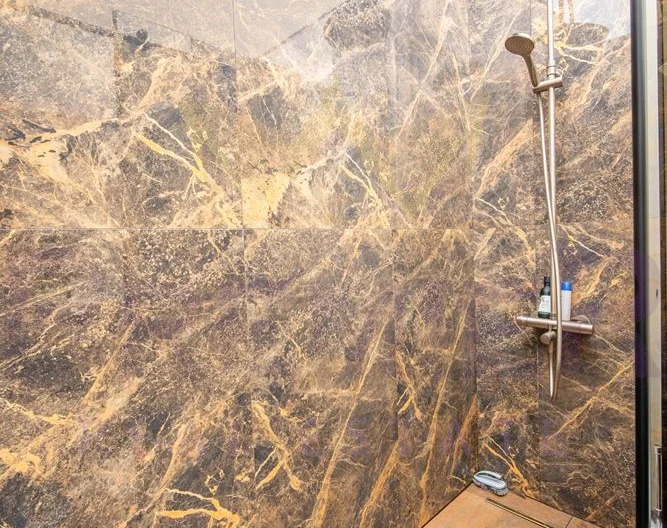 Луксозно обзаведен тристаен апартемент в гр.Варна - - снимка 16 - Имоти Премиер