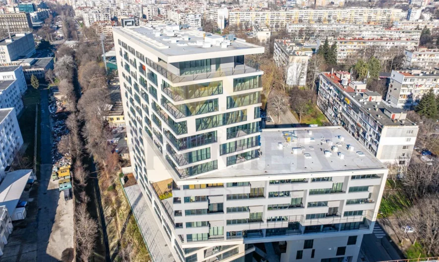 Луксозно обзаведен тристаен апартемент в гр.Варна - - снимка 18 - Имоти Премиер