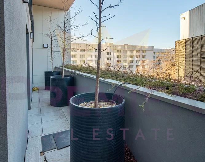 Луксозно обзаведен тристаен апартемент в гр.Варна - - снимка 22 - Имоти Премиер