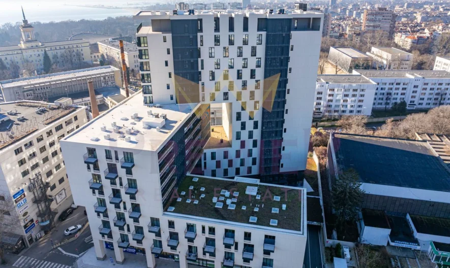 Луксозно обзаведен тристаен апартемент в гр.Варна - - снимка 23 - Имоти Премиер