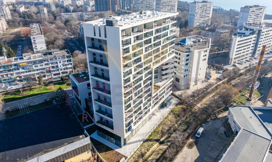 Луксозно обзаведен тристаен апартемент в гр.Варна - - снимка 25 - Имоти Премиер