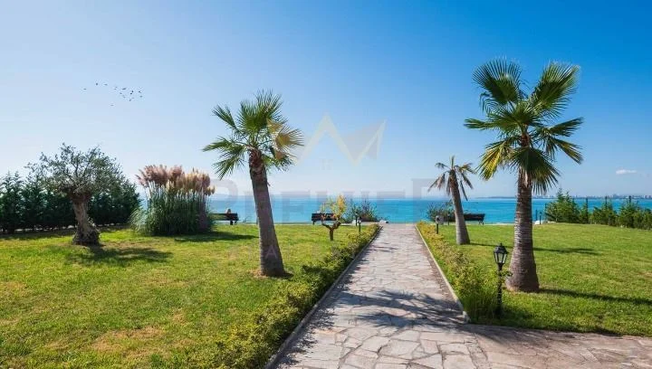 Luxuriously furnished two-room apartment with impressive sea views -  - snimka 17 - Imoti Premier