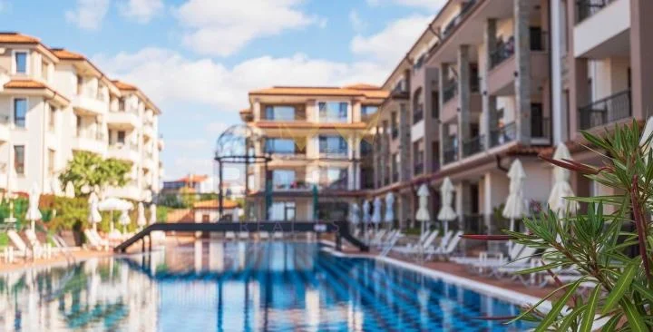 Luxuriously furnished two-room apartment with impressive sea views -  - snimka 19 - Imoti Premier