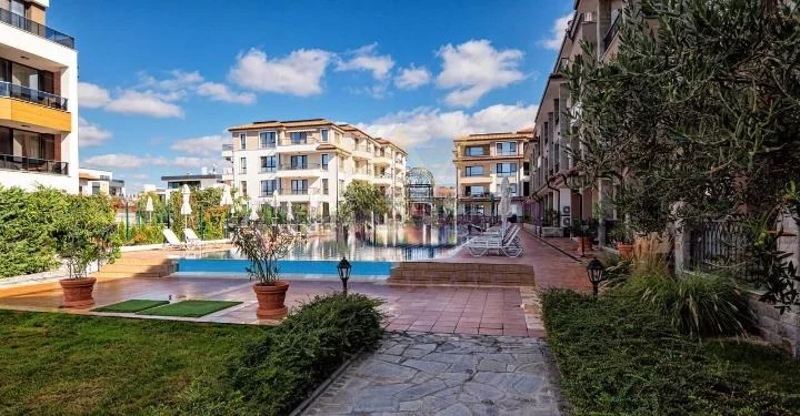 Luxuriously furnished two-room apartment with impressive sea views -  - snimka 21 - Imoti Premier
