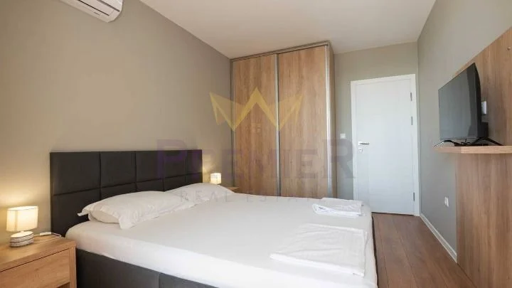 Luxuriously furnished two-room apartment with impressive sea views -  - snimka 8 - Imoti Premier