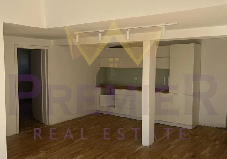 Luxuriös möblierte Dreizimmerwohnung im idealen Stadtzentrum -  - snimka 15 - Imoti Premier