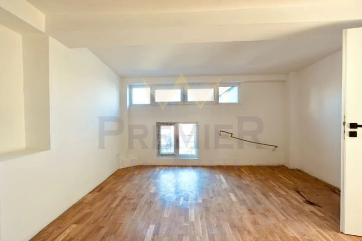 Luxuriös möblierte Dreizimmerwohnung im idealen Stadtzentrum -  - snimka 5 - Imoti Premier