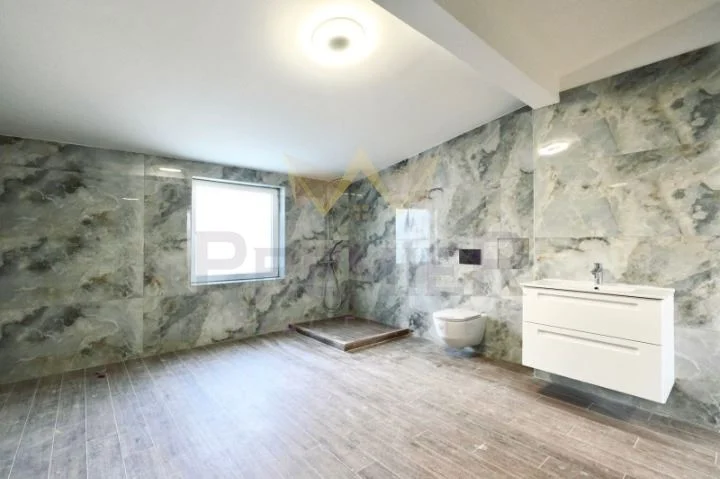 Luxuriös möblierte Dreizimmerwohnung im idealen Stadtzentrum -  - snimka 7 - Imoti Premier