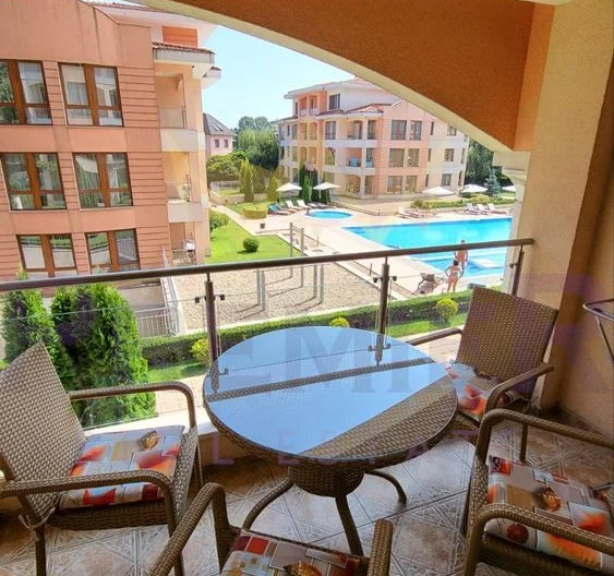 LUXURY APARTMENT IN A GATED COMPLEX WITH POOL -  - snimka 12 - Imoti Premier