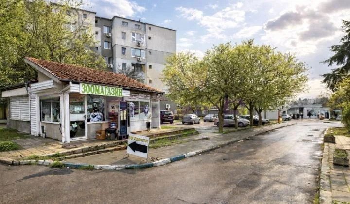 магазин с изключителна локация на самия пазар в кв. Владиславово, гр. Варна -  - снимка 2 - Имоти Премиер