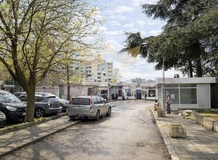 магазин с изключителна локация на самия пазар в кв. Владиславово, гр. Варна -  - снимка 4 - Имоти Премиер