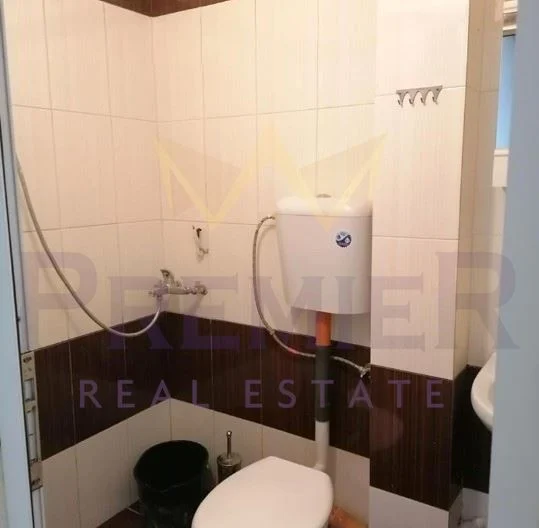 Магазин в кв. Левски -  - снимка 8 - Имоти Премиер