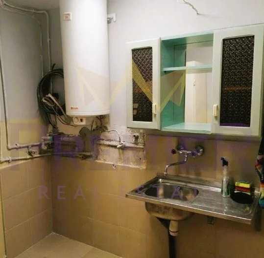 Магазин в кв. Левски -  - снимка 9 - Имоти Премиер