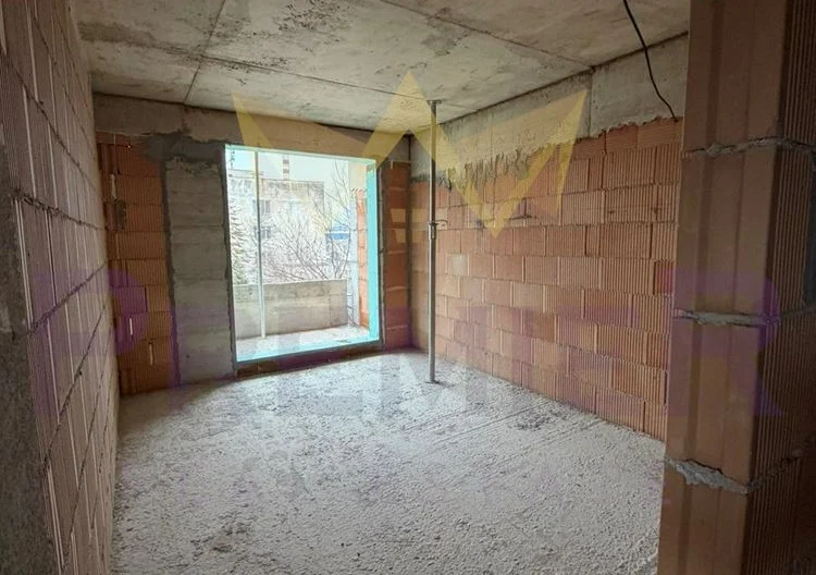 Маломерен Тристаен апартамент - - снимка 4 - Имоти Премиер