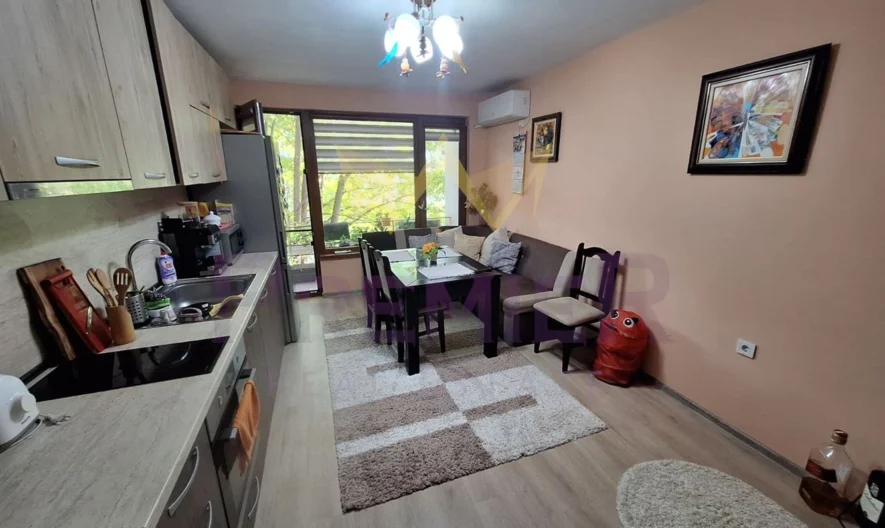 Маломерен Тристаен в Лазур , страхотен за семейство ! - - снимка 3 - Имоти Премиер