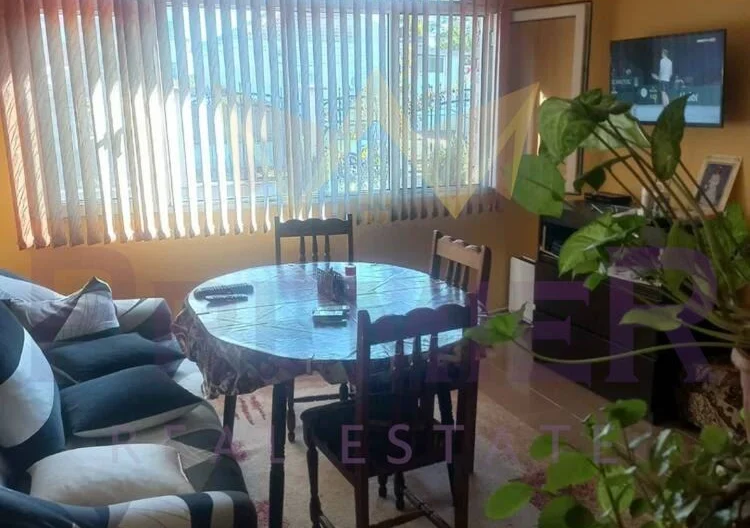 Масивна двуетажна къща в гр. Камено -  - снимка 5 - Имоти Премиер