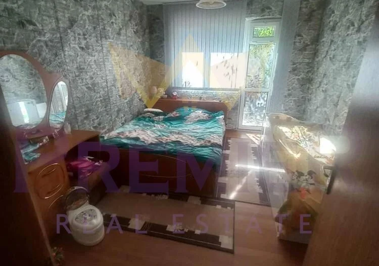 Масивна двуетажна къща в гр. Камено -  - снимка 6 - Имоти Премиер