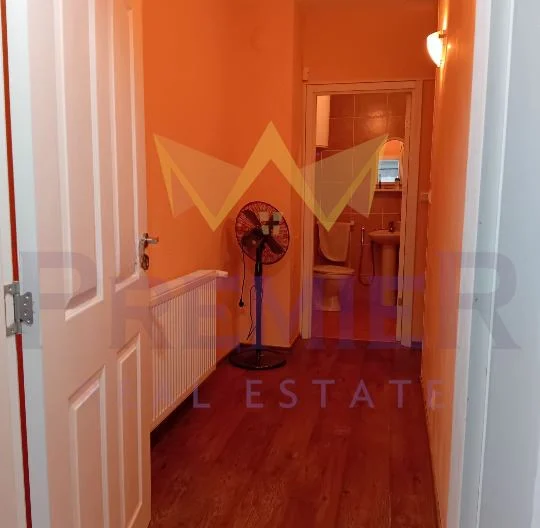 Масивна двуетажна напълно обзаведена къща (200кв.м.) с двор (1500 кв.м.) в с. Славеево, обл. Добрич. -  - снимка 13 - Имоти Премиер