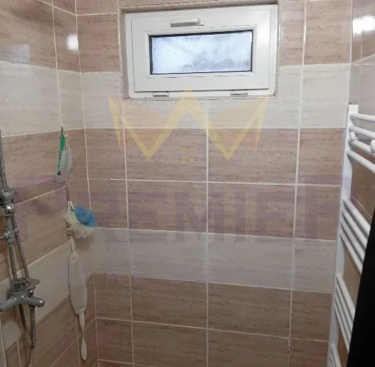 Масивна двуетажна напълно обзаведена къща (200кв.м.) с двор (1500 кв.м.) в с. Славеево, обл. Добрич. -  - снимка 14 - Имоти Премиер