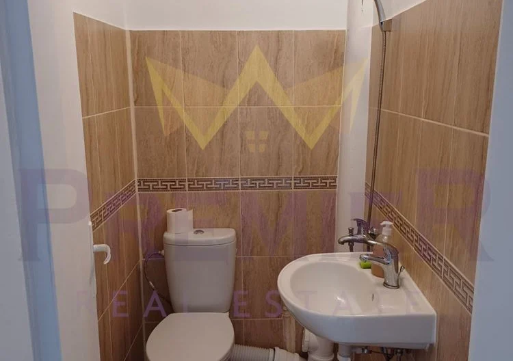 Масивна къща на три етажа, близо до центъра и плажа – Черноморец -  - снимка 11 - Имоти Премиер