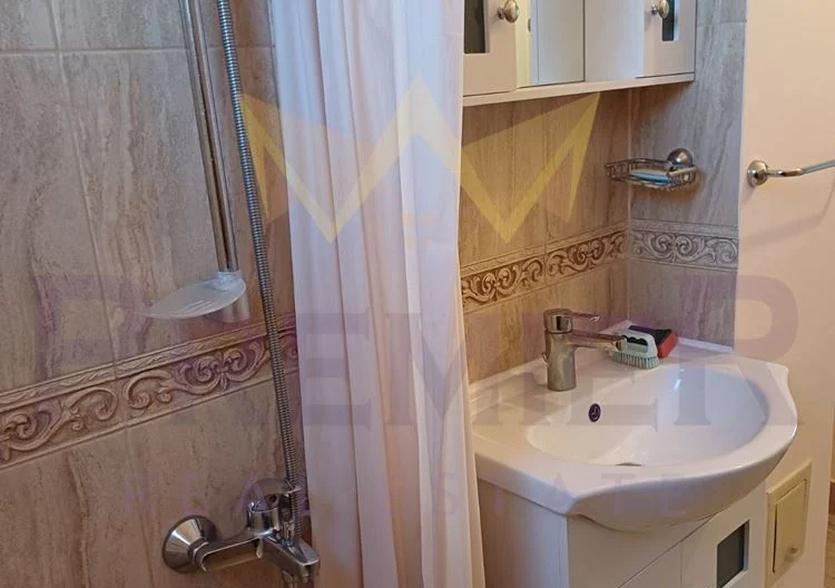 Масивна къща на три етажа, близо до центъра и плажа – Черноморец -  - снимка 13 - Имоти Премиер