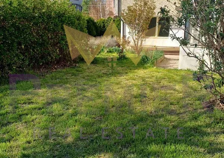 Масивна къща на три етажа, близо до центъра и плажа – Черноморец -  - снимка 6 - Имоти Премиер