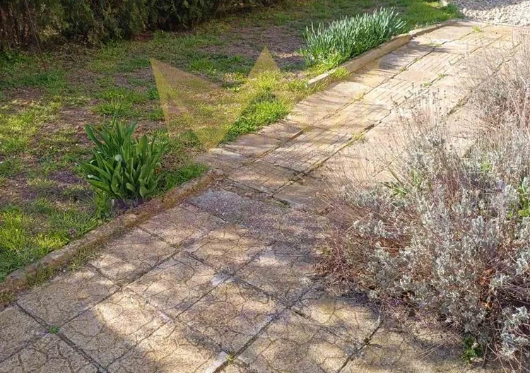 Масивна къща на три етажа, близо до центъра и плажа – Черноморец -  - снимка 8 - Имоти Премиер