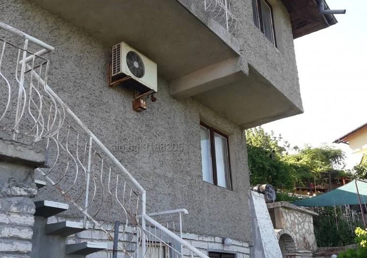 Масивна Триетажна Къща в района на Балчик -  - снимка 2 - Имоти Премиер