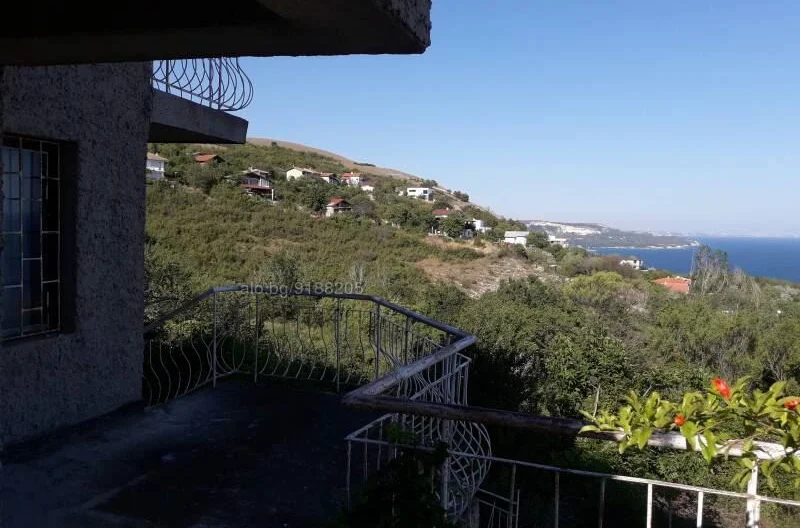 Massive Three-Storey House in the Balchik Area - - snimka 1 - Imoti Premier