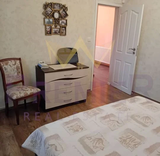 Massives, zweistöckiges, komplett möbliertes Haus (200 m²) mit Hof (1500 m²) im Dorf Slaveevo, Gebiet Dobrich. -  - snimka 11 - Imoti Premier