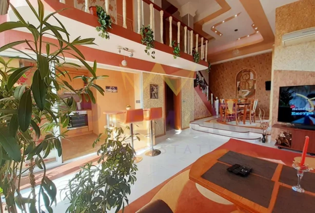 МЕЗОНЕТ ДВЕ СПАЛНИ МНОГО ПРОСТОРЕН - - снимка 2 - Имоти Премиер