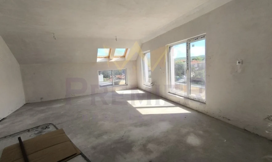 Мезонет кв. Аспарухово 180.04 кв.м. -  - снимка 13 - Имоти Премиер