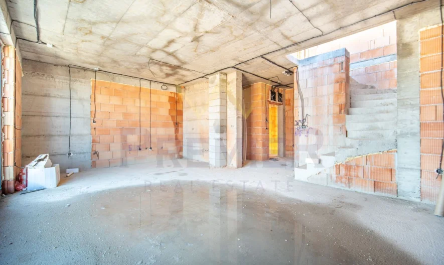 Мезонет в бутикова сграда – Траката - - снимка 1 - Имоти Премиер