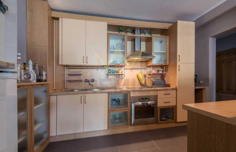 Многофамилна къща тип кооперация на шест нива Варна център -  - снимка 12 - Имоти Премиер