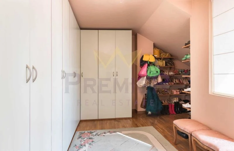 Многофамилна къща тип кооперация на шест нива Варна център -  - снимка 8 - Имоти Премиер